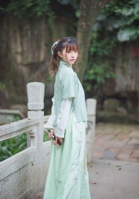 日本乱偷人妻中文字幕_全集在线观看